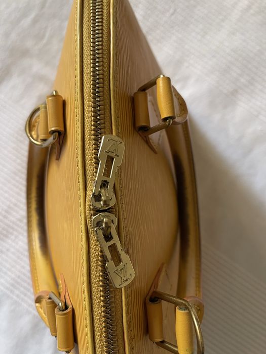 Geanta Alma Medium Louis Vuitton piele EPI