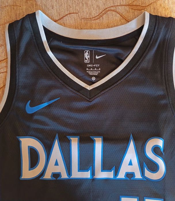 Maiou de baschet cu Kyrie Irving (disponibil)