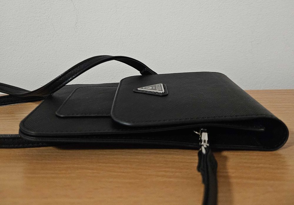 Дамска чанта Guess