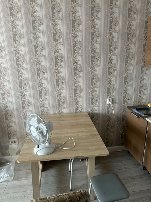 Продам стол книжка за 5000 тенге