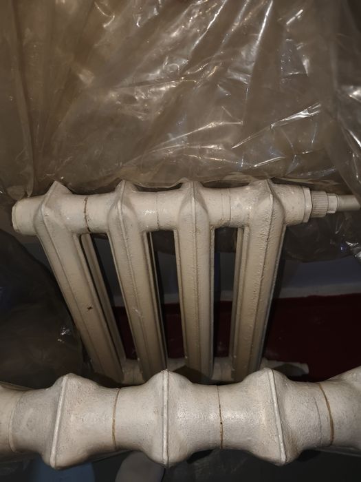 Продам батареи 200 т. С за обе