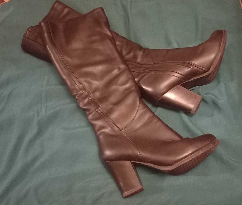 Продам 2 пары сапог в отличном состоянии