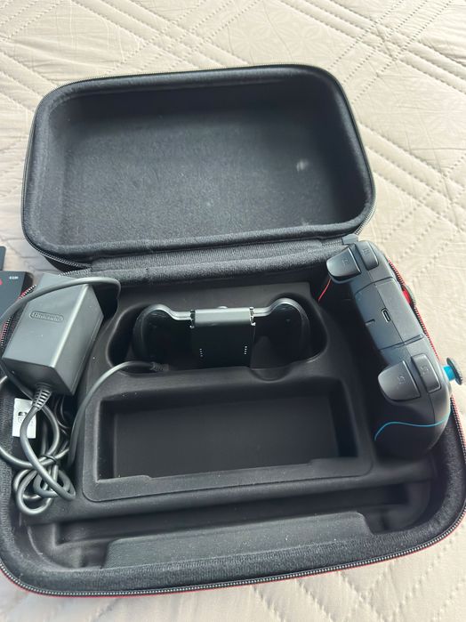 Nintendo Switch (пълен комплект) + игри, калъфи и аксесоари