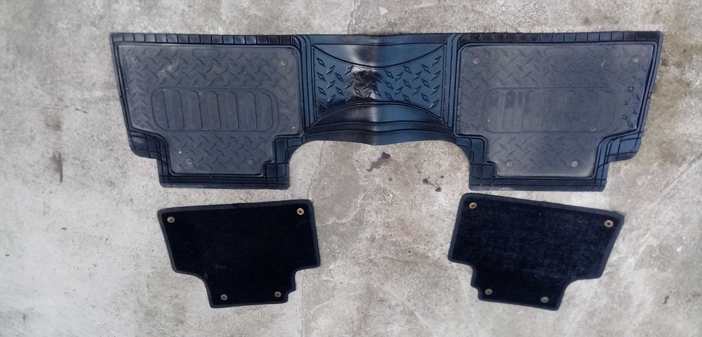 Продавам комбинирана задна стрелка гума и мокет с копки чисто нова