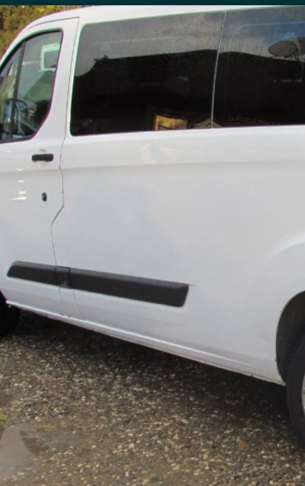 Închiriez microbuz 8+1 locuri