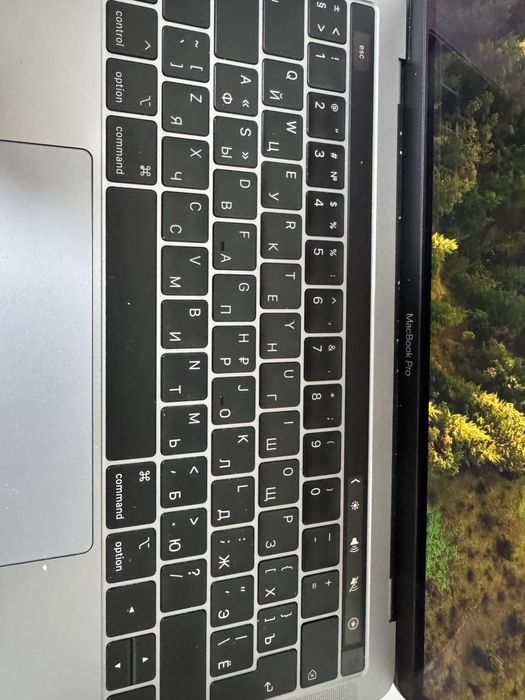 MacBook Pro 13” (2019) – 8 GB / 128 GB |