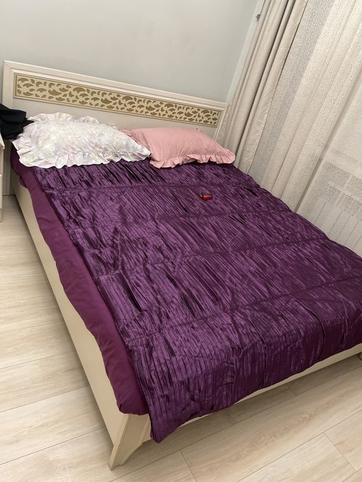 Кровать почти новая  180*200