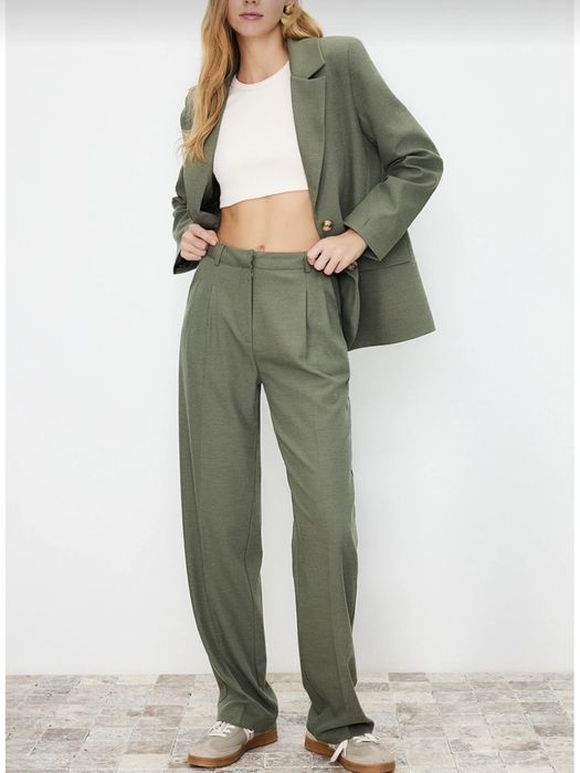 Дамски комплект-сако и панталон