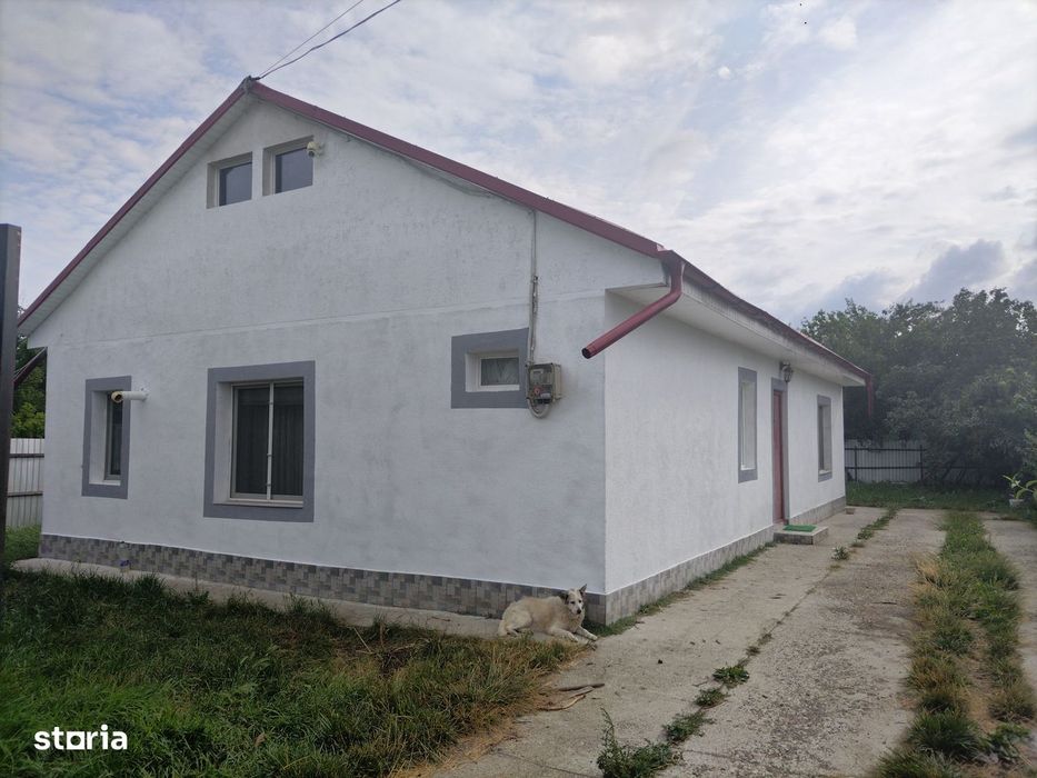Vând casă în Saucesti Schineni stradal