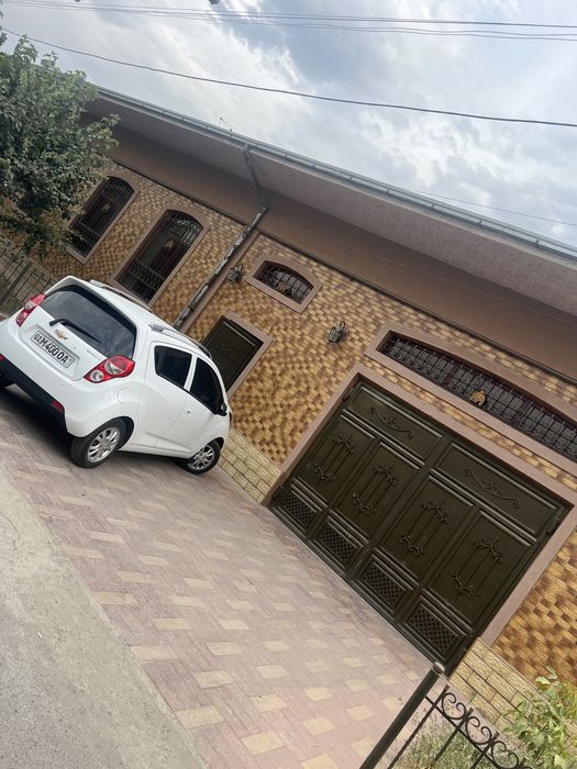 Nazarbek Natarius ko’chada masjid oldida  uchsatka sotiladi 6 sotix