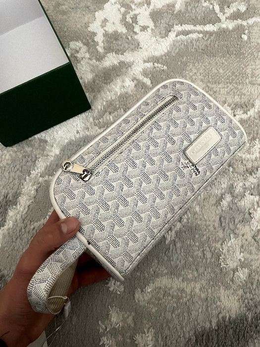 Продаётся барсетка "Несессер" Goyard Cap-Vert PM Bag