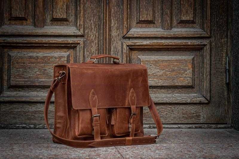 Servietă din piele naturală pentru documente și laptop. Geantă de umăr din piele pentru laptop