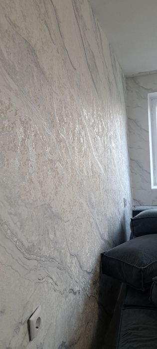 Поклейка обоев...