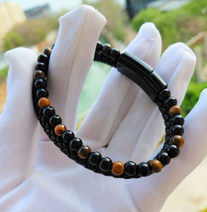 Браслеты с натуральными камнями.