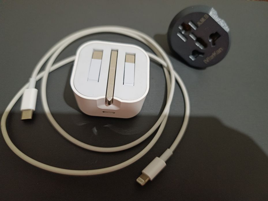 iPhone Orginal quvatlagich sotiladi