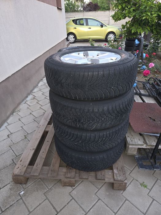Jante aliaj pe 16 Duster cu anvelope 215 65 16