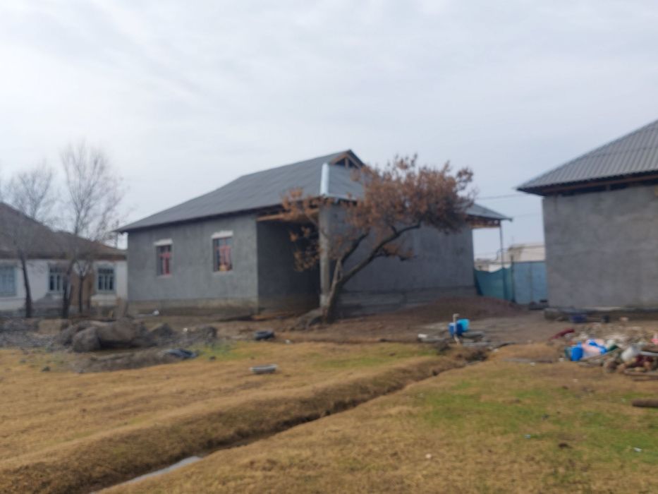 Sirdaryo viloyati Guliston shaxrida uy sotiladi