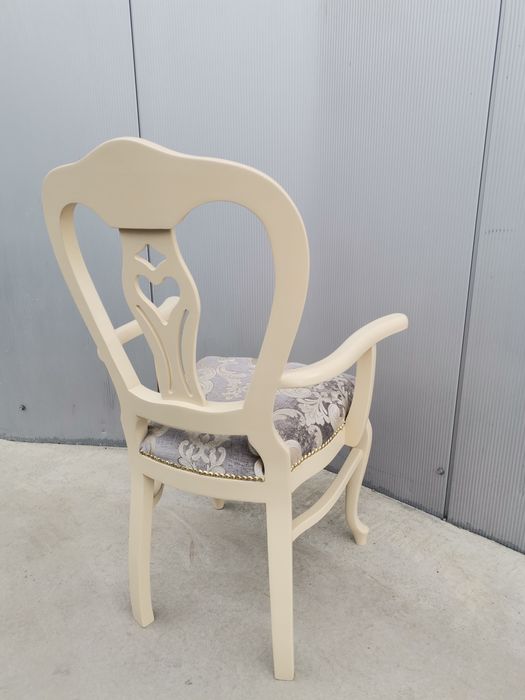 Scaun deosebit din lemn masiv