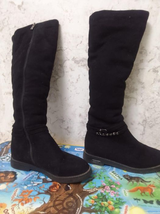 Продам женские сапоги