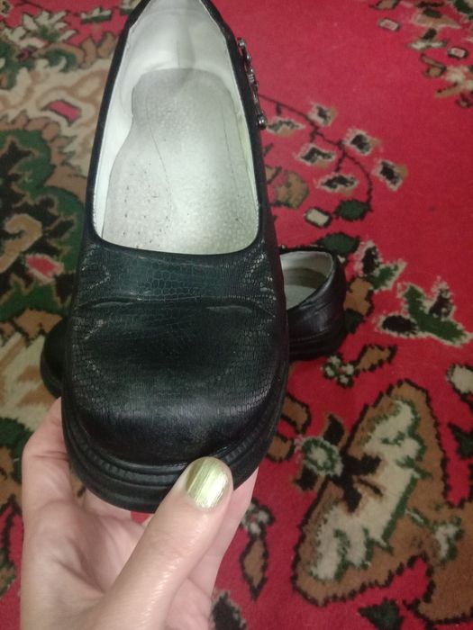 Продам туфли на девочку