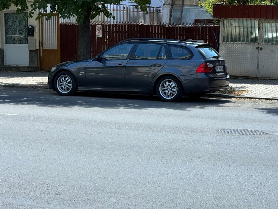 Mașina BMW în stare buna