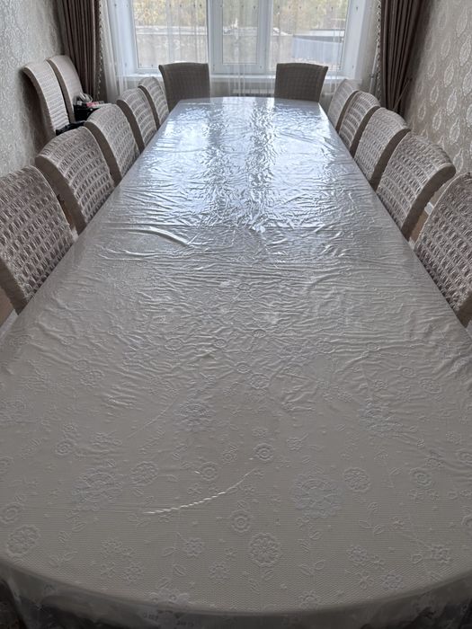 Стол и стулья в комплекте