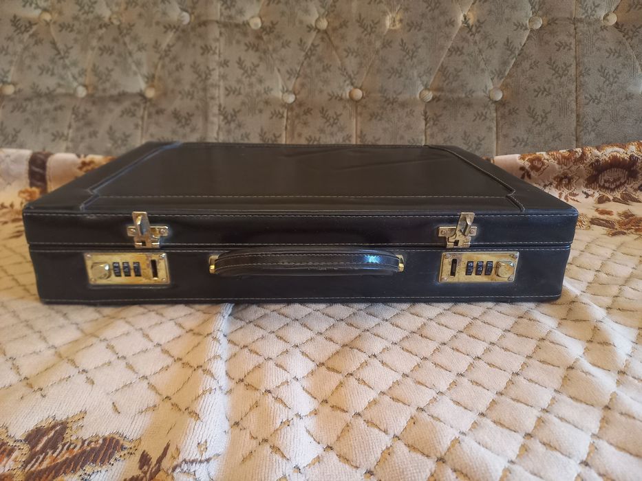 Продам кейс чёрного цвета