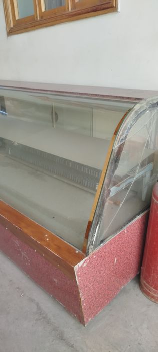 Vetrina muzlatgich  xolati yaxshi