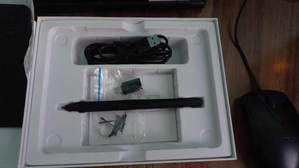 grafichiski planshet HUION RTE-100 Black Sotiladi