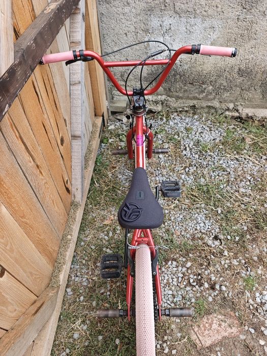 Велосипед bmx червен