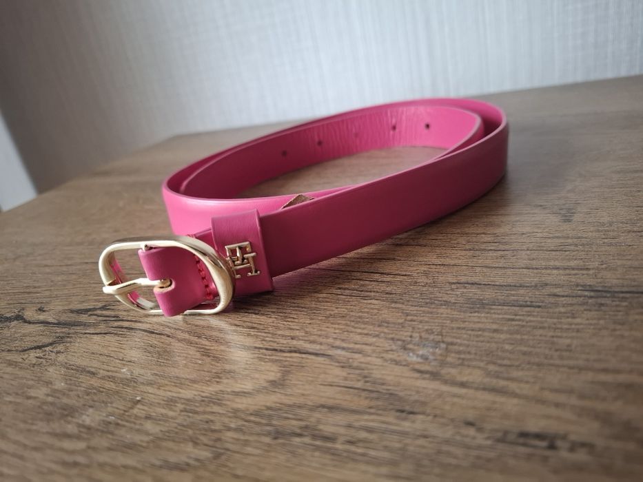 Tommy Hilfiger дамски колан .