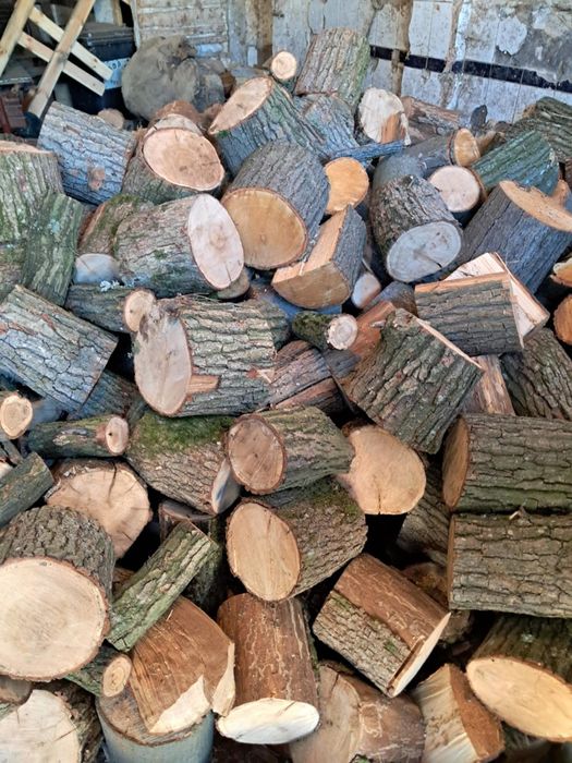 Lemne de foc esenta tare crapate uscate