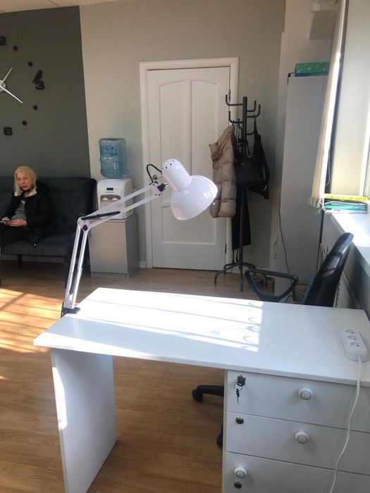 Сдам стол маникюрный в аренду