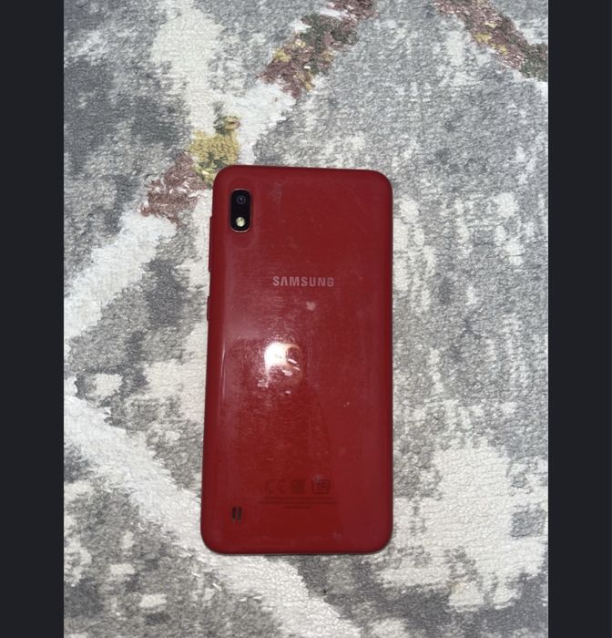 Samsung A10 телефон