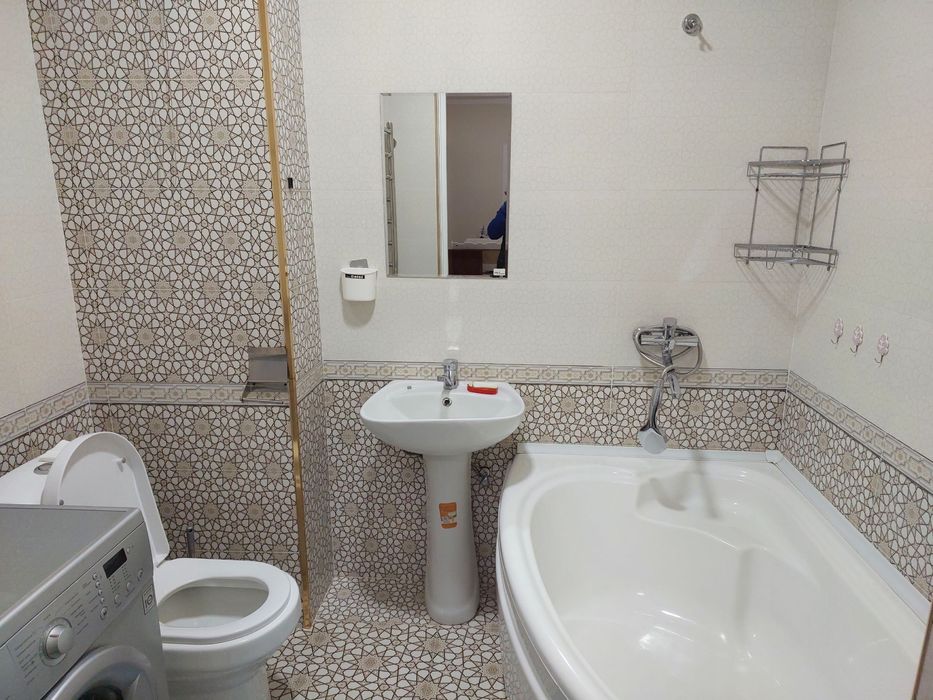 Qibray sentr makroni orqasidagi yangi dom arendaga