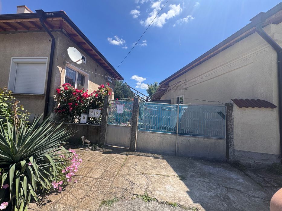 Продава се Къща в с. Бреница, Област Плевен - 500 кв.м за 100 €/кв.м - Снимка #3