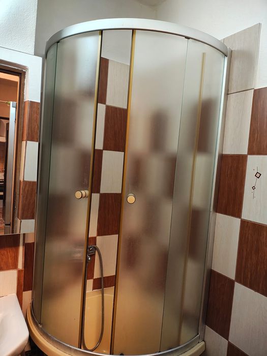 Închiriez apartament