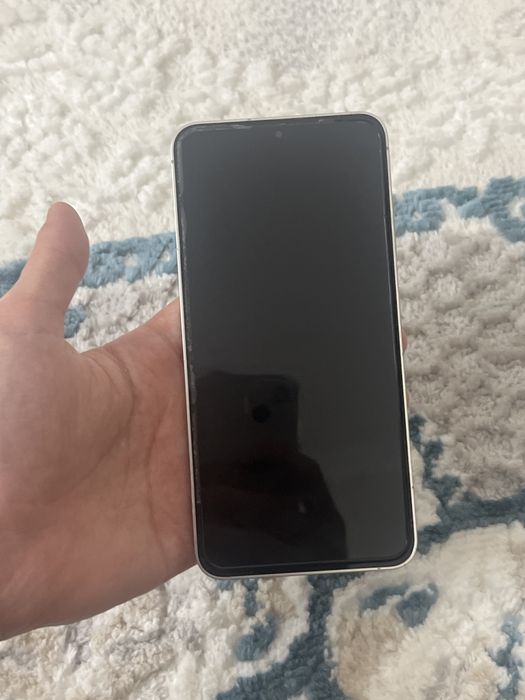 Самсунг s24  в отличном состояник