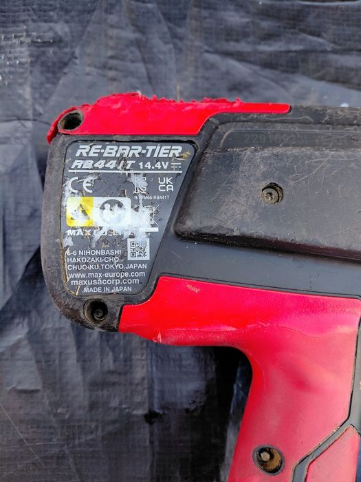 Акумулаторна машина за връзване на арматура MAX RB441 T, 14.4 V