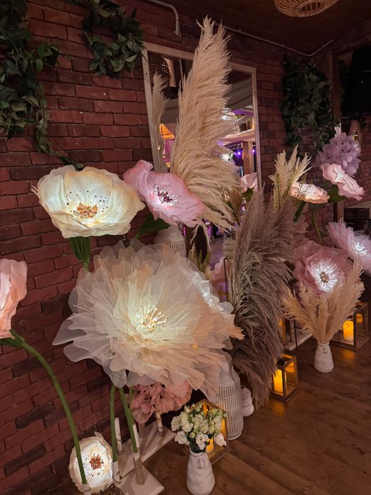 Vând decor flori gigant pentru cafenele, restaurante si saloane