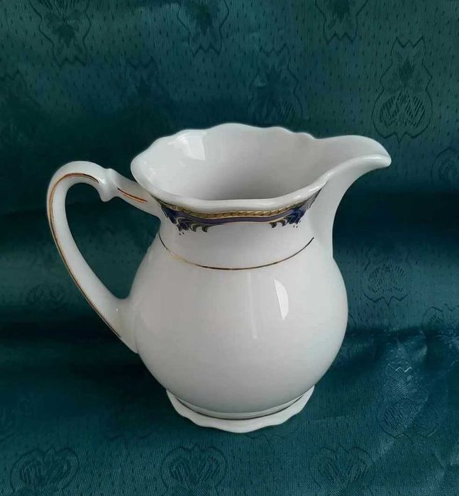 Порцеланови или керамични латиери, захарници и купа за супа