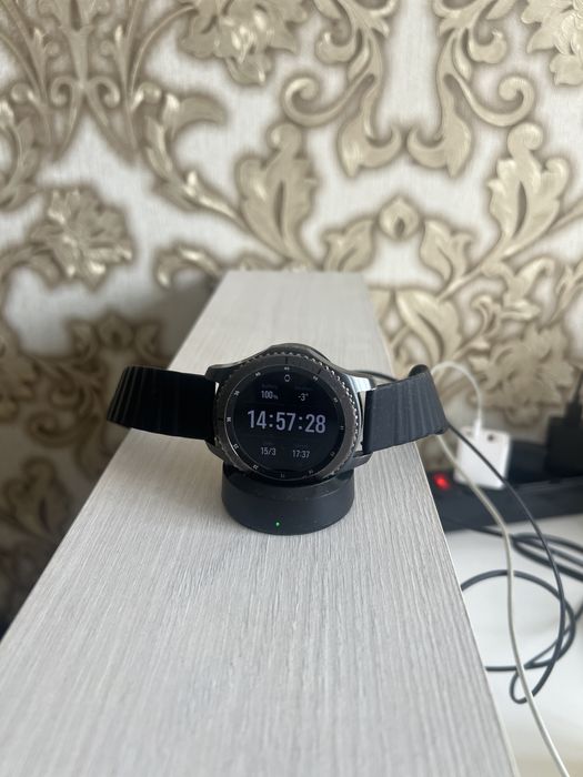Продам smart часы часы samsung gear S3 frontier