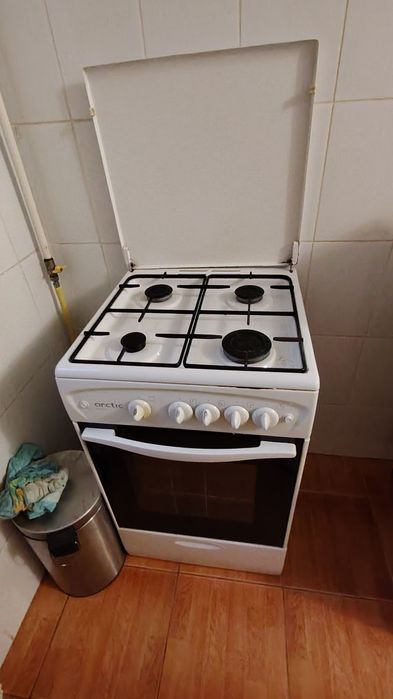 Aragaz Arctic 4 ochiuri cuptor pe gaz