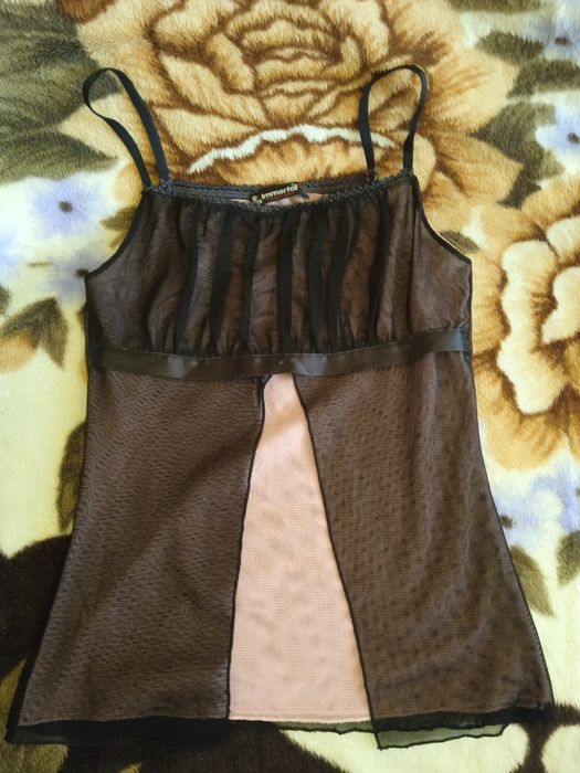 Tricouri fete mărimea S , toate la 60 de lei