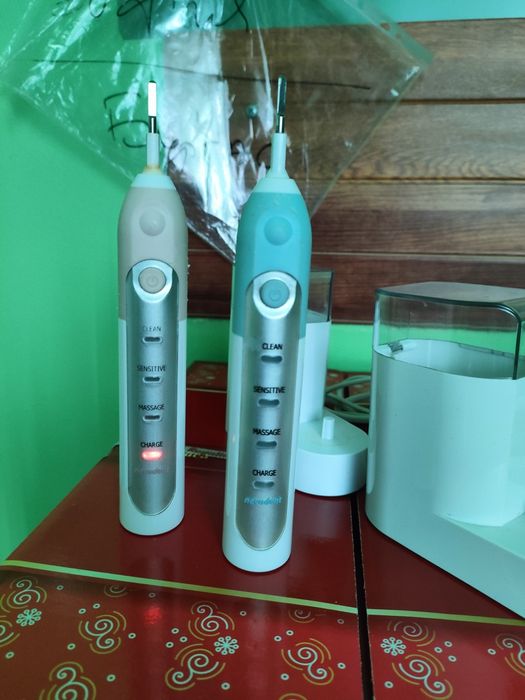 Зарядни-2бр за електрически четка-Nevadent+2четки