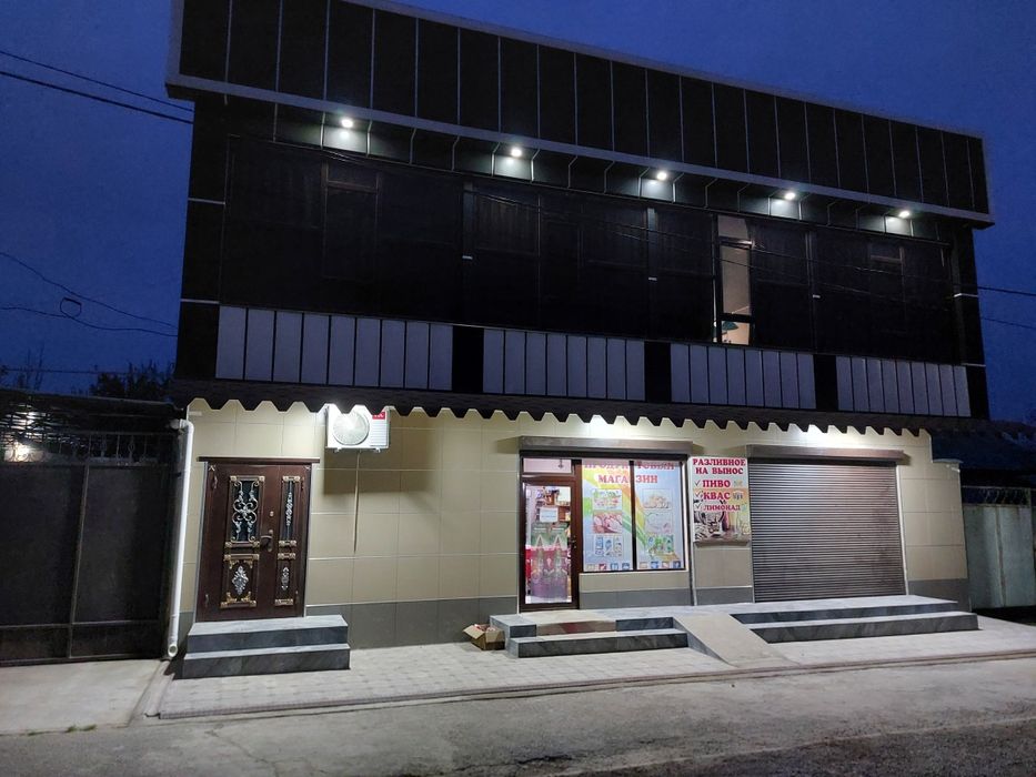 Продаётся дом с коммерческим помещением.