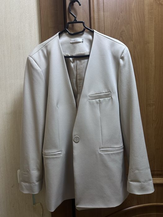 Бежевый   пиджак