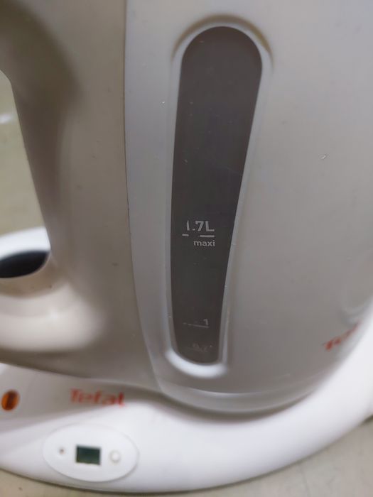 Продам электро чайник Tefal