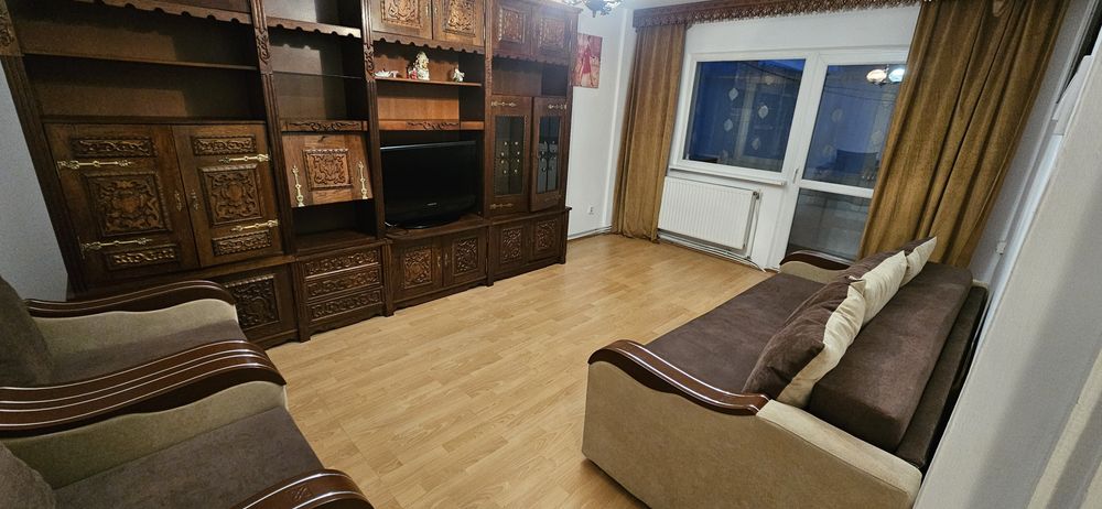 Propeietar închiriez apartament 3 camere