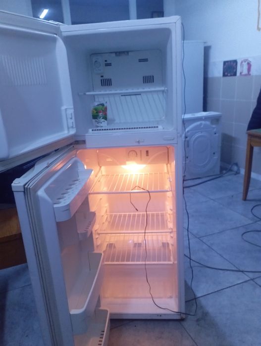 Продам холодильник